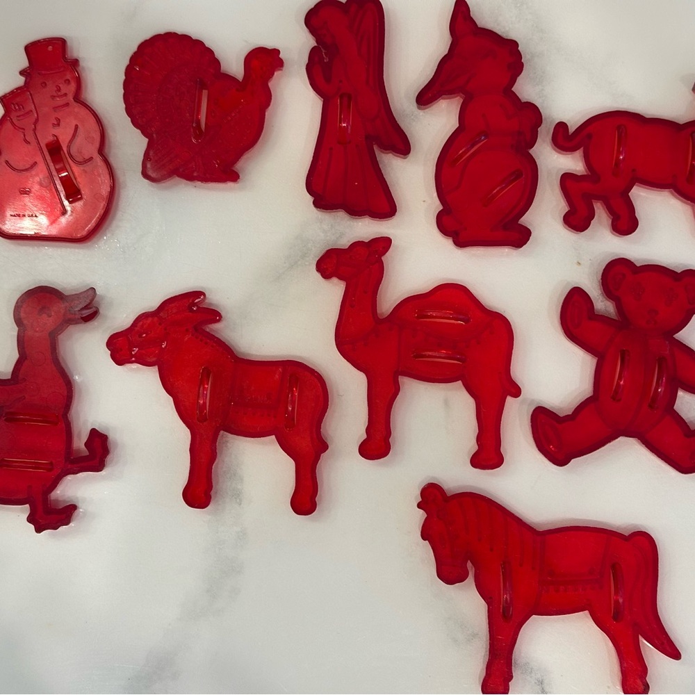 Lot of 10 Vintage Pat. Pend.~ Red Plastic Cookie Cutters - Picture 2 of 2